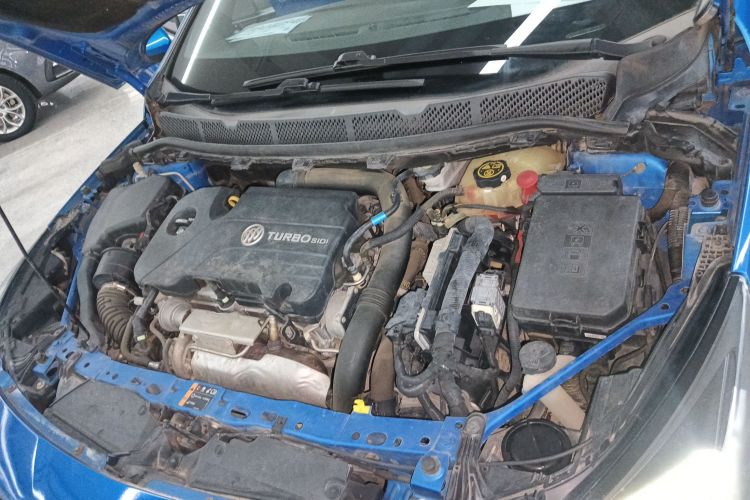 别克 威朗 2016款 两厢GS 20T 双离合豪情运动型机舱底盘24