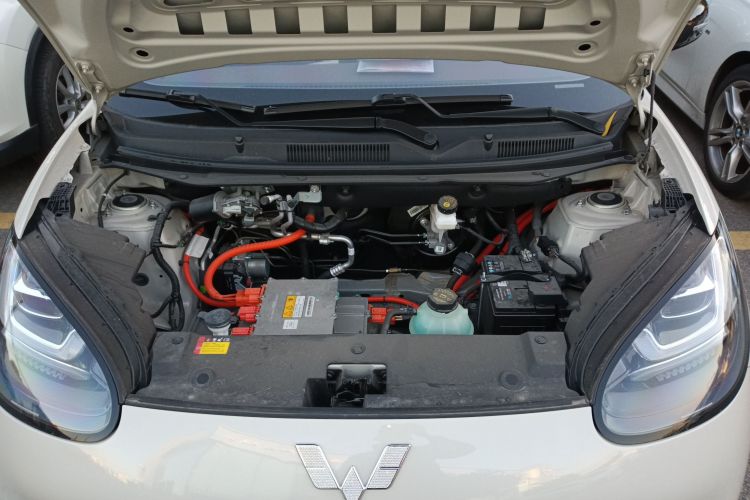 五菱汽车 五菱缤果 2023款 333km 灵犀互联+款机舱底盘24