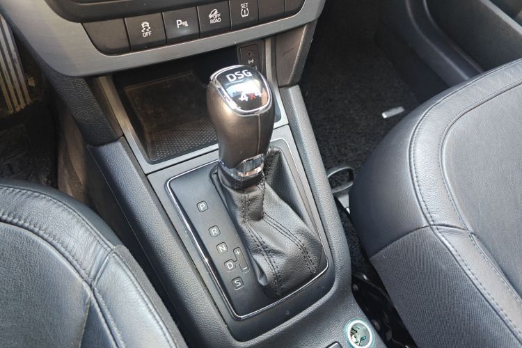 斯柯达 Yeti 2014款 1.8TSI DSG极地版中控内饰18