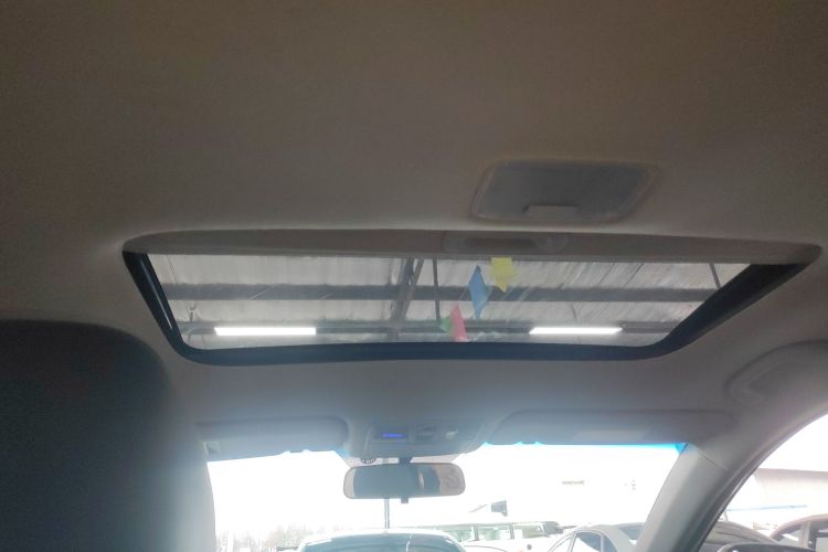 现代 朗动 2013款 1.6L 自动尊贵型中控内饰22