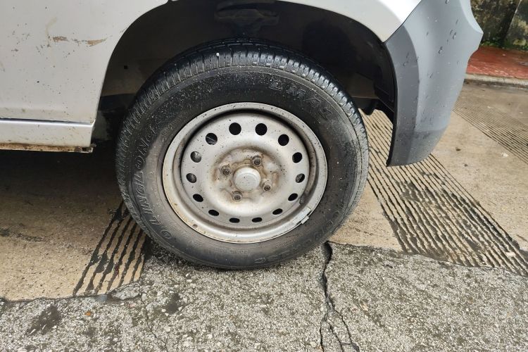 五菱汽车 五菱之光 2023款 1.5L 实用型 5/7座车身外观10