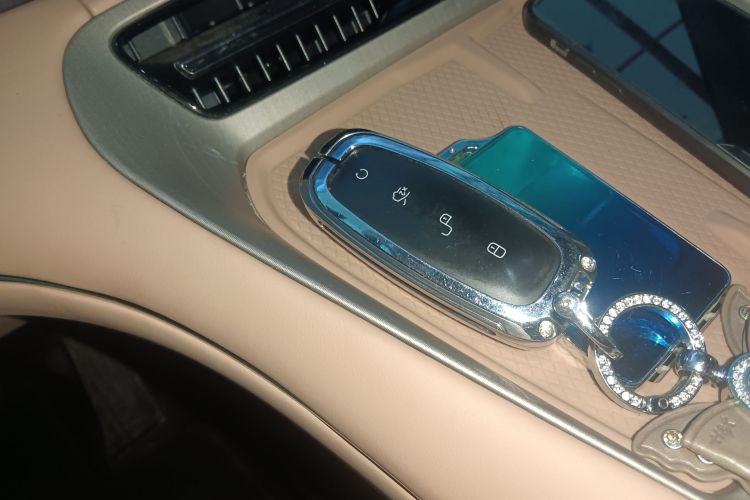 腾势N7 2023款 超长续航版中控内饰7001