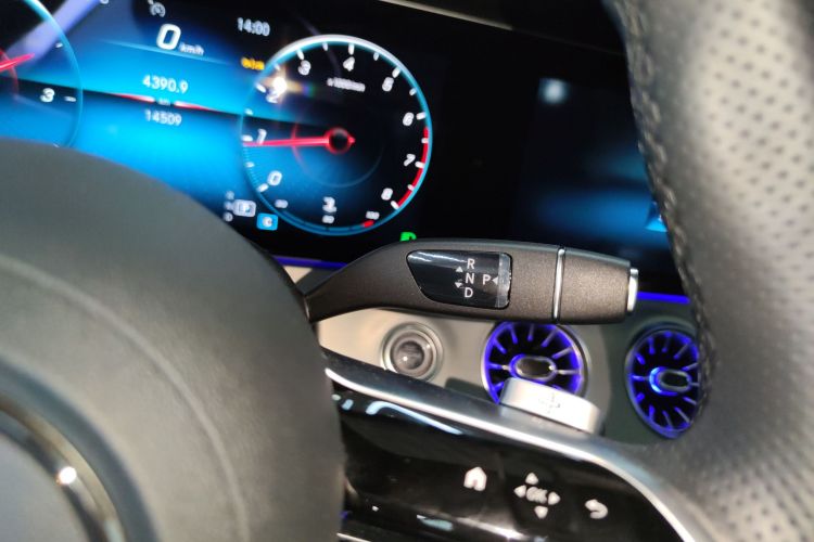 奔驰E级(进口) 2023款 改款 E 260 轿跑车中控内饰18