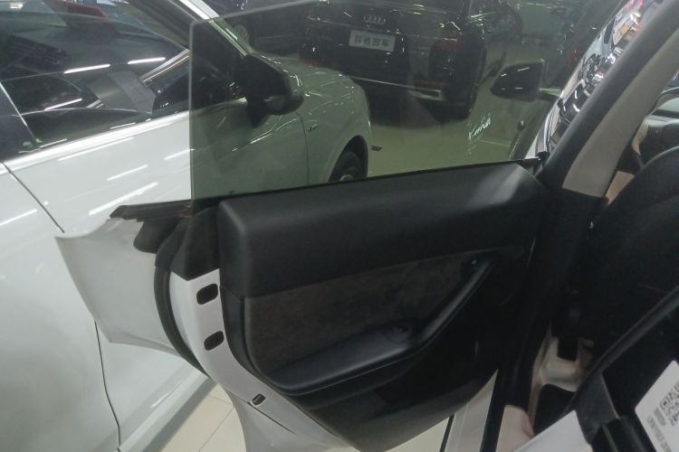 特斯拉 Model Y 2021款 标准续航后驱版中控内饰7008