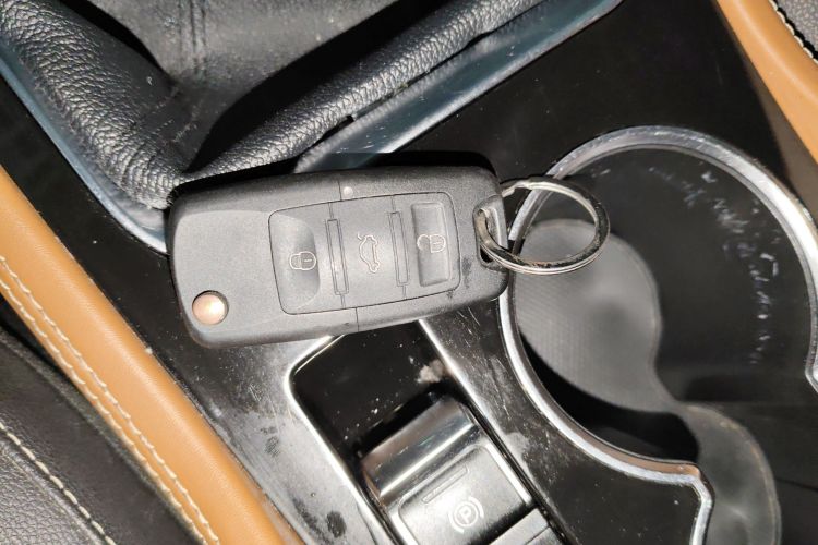 众泰T300 2017款 1.5T 手动豪华型中控内饰7001