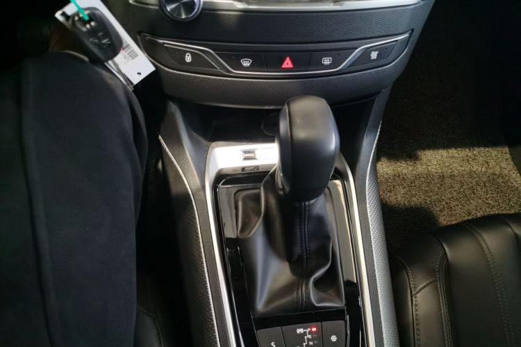 标致408 2019款 360THP 自动豪华版 国VI中控内饰18