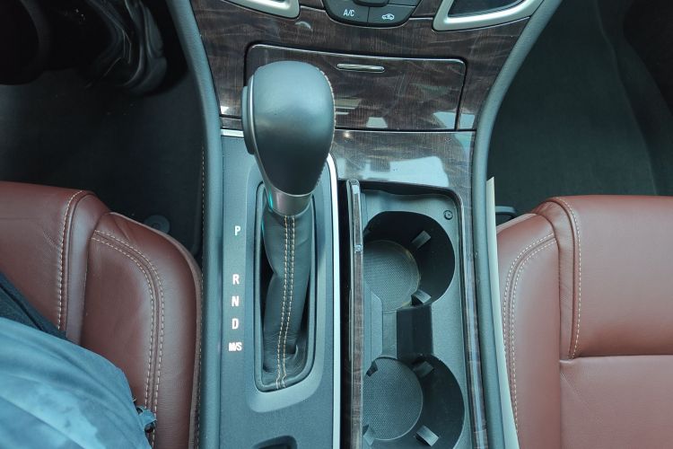 别克 君越 2014款 2.0T SIDI 精英技术型中控内饰18