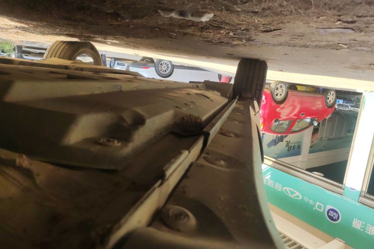 丰田C-HR 2018款 2.0L 领先天窗版 国V局部细节9001