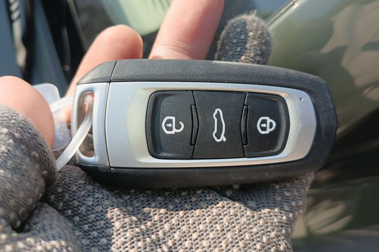 吉利银河 2025款 210km 熊猫骑士中控内饰11