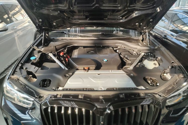 宝马X3 2023款 改款 xDrive30i 领先型 M曜夜套装机舱底盘24