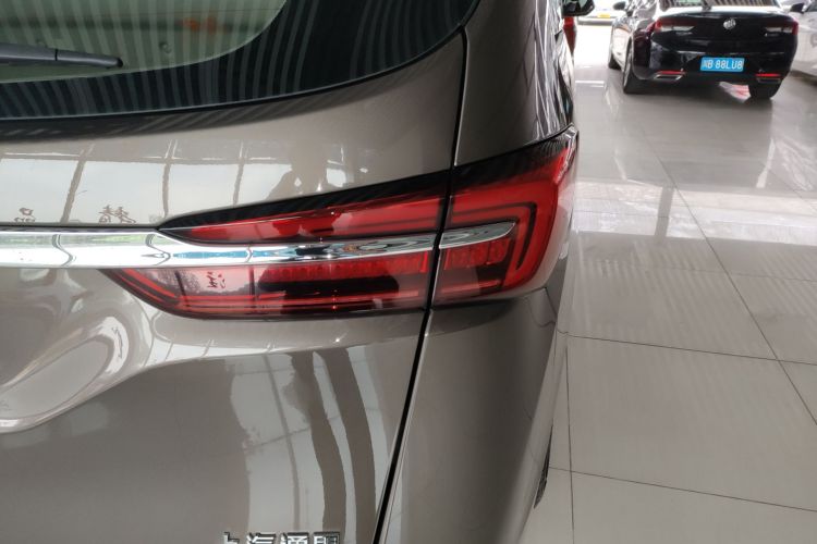 别克GL8 2021款 陆上公务舱 652T 舒适型车身外观9