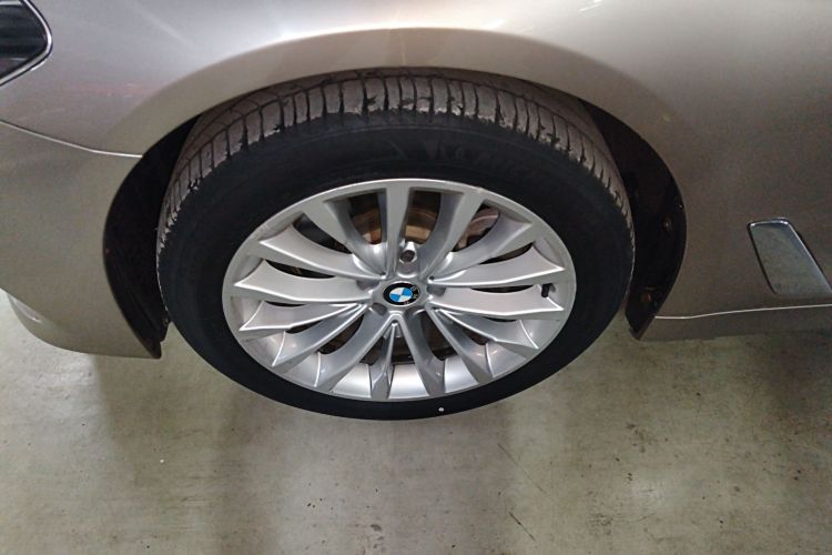 宝马5系 2018款 525Li 豪华套装车身外观35