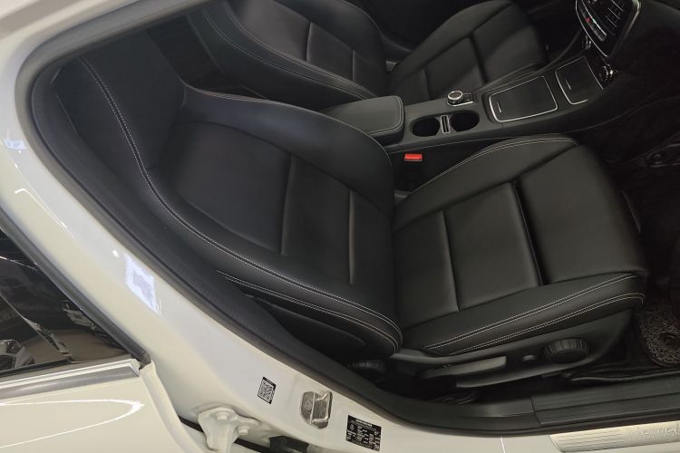 奔驰GLA 2018款 GLA 200 时尚型局部细节41