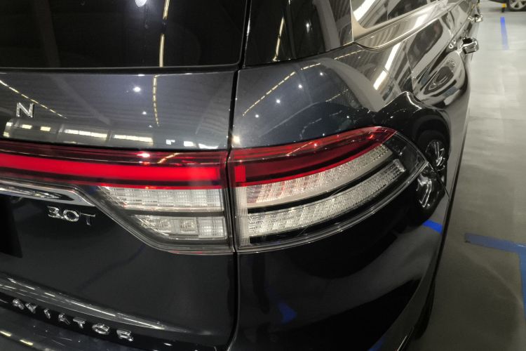 林肯 飞行家 2021款 3.0T V6 四驱尊享版车身外观9