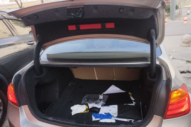 宝马3系 2014款 320Li 时尚型局部细节23