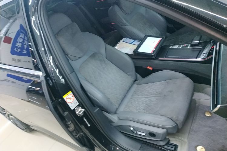 奥迪A6L 2023款 改款 55 TFSI quattro 尊享动感型局部细节41