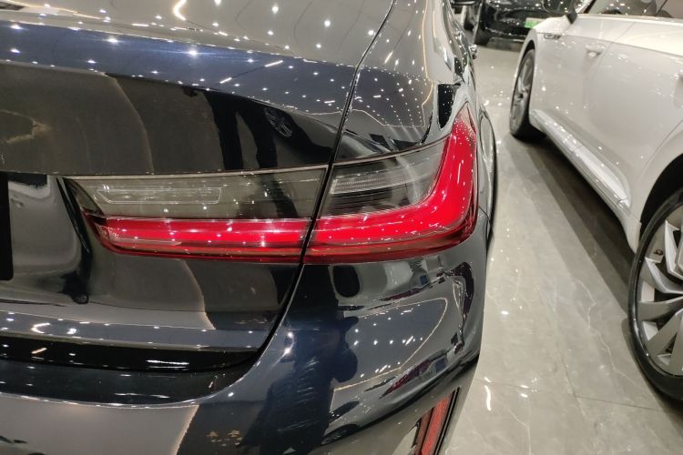 宝马3系 2023款 325Li M运动套装车身外观9