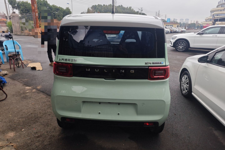 五菱汽车 宏光MINIEV 2021款 马卡龙夹心款 120km 三元锂车身外观6
