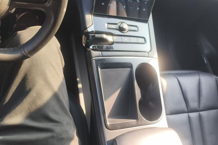 蔚来ES8 2020款 415KM 签名版 六座版中控内饰18