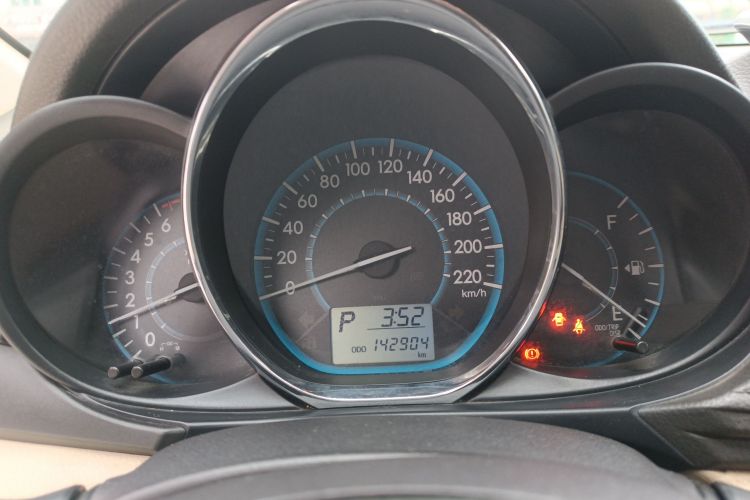 丰田 威驰 2014款 1.5L 自动智臻版中控内饰14