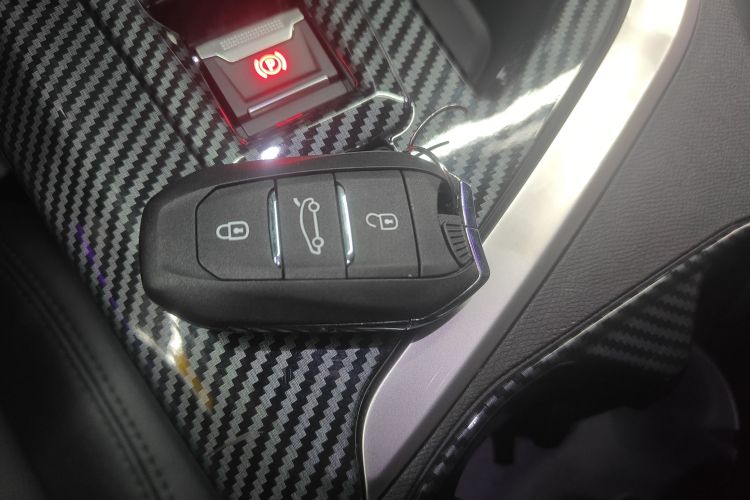 标致5008 2021款 400THP 7座豪华版中控内饰7001