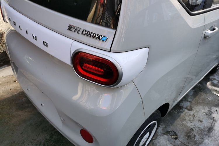 五菱汽车 宏光MINIEV 2024款 第三代 215km 青春版车身外观9