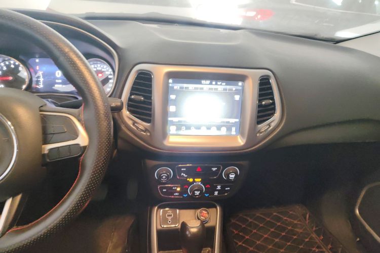 Jeep 指南者 2017款 200T 自动家享版中控内饰16