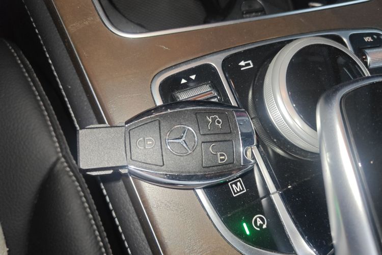 奔驰GLC 2016款 GLC 300 4MATIC 动感型中控内饰11