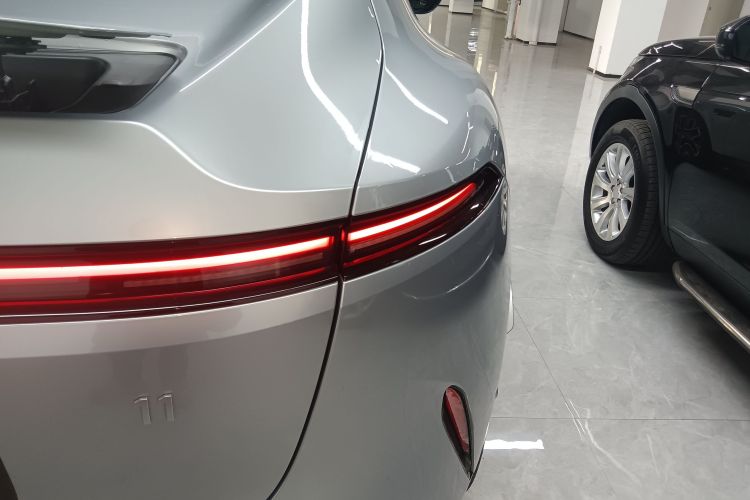 阿维塔11 2022款 长续航双电机奢享版 4座车身外观9