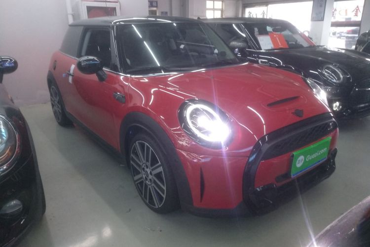 MINI 2023款 2.0T COOPER S 艺术家车身外观3