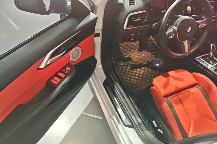 宝马1系 2021款 改款 125i M运动曜夜版中控内饰20