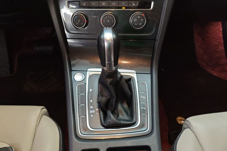 大众 高尔夫 2017款 230TSI 自动豪华百万辆纪念版中控内饰18