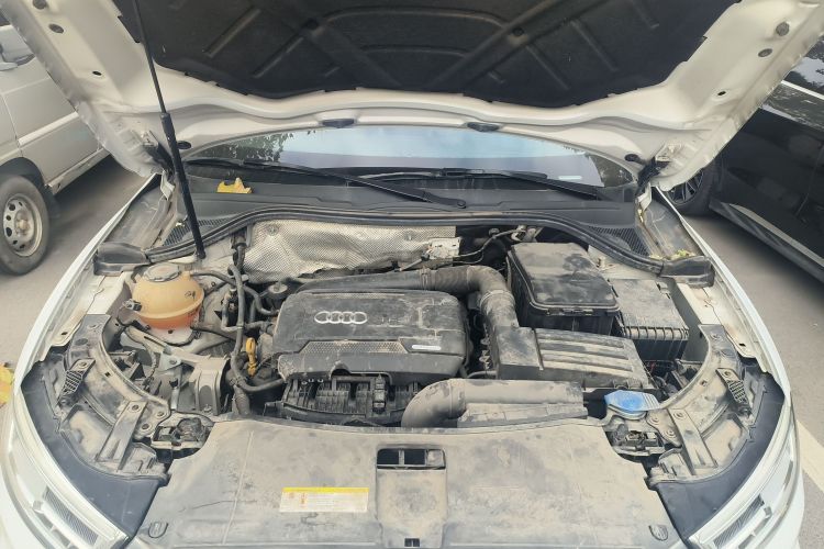 奥迪Q3 2018款 30周年年型 35 TFSI 时尚型机舱底盘24