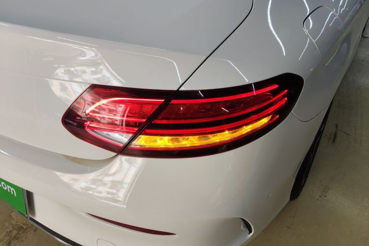 奔驰C级(进口) 2019款 C 260 轿跑车车身外观9