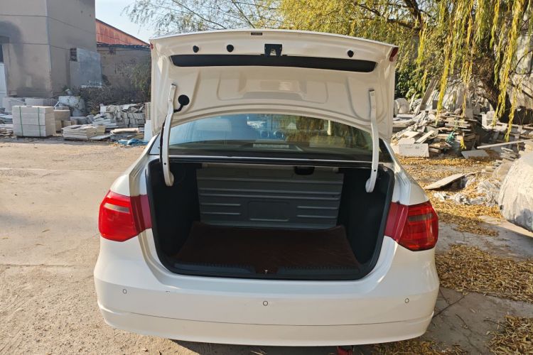 大众 捷达 2015款 质惠版 1.4L 手动舒适型机舱底盘23