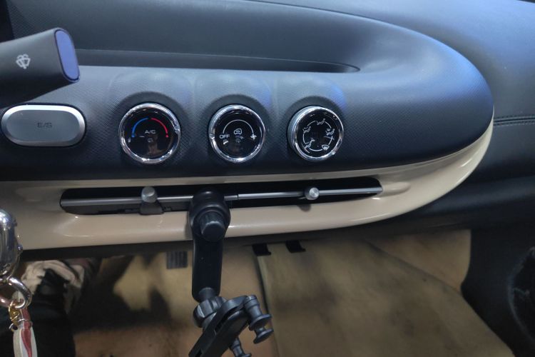 五菱汽车 五菱缤果 2023款 203km 轻享款中控内饰16