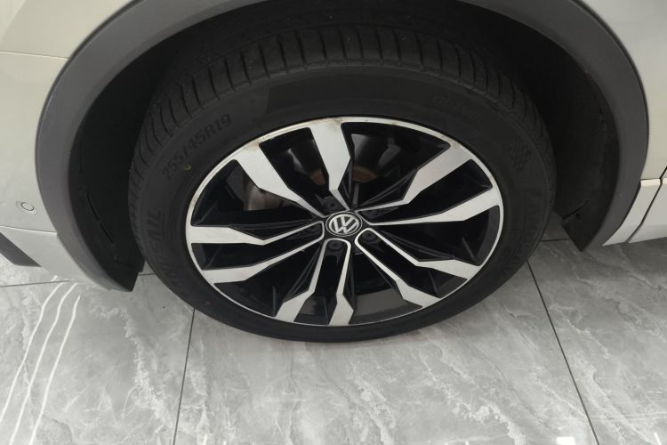 大众 途观L 2019款 330TSI 自动两驱R-Line旗舰版 国VI车身外观6002