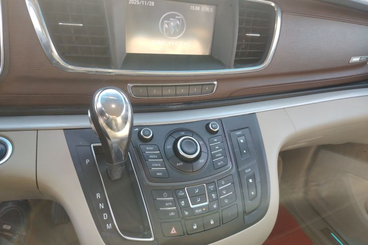 别克GL8 2014款 3.0L XT豪华商务旗舰版中控内饰16