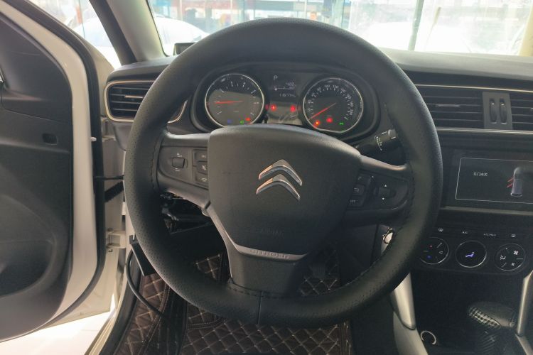 雪铁龙C3-XR 2015款 1.6L 自动先锋型中控内饰13