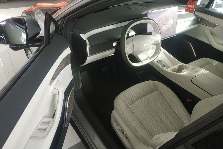 乐道L60 2024款 60kWh 后驱版中控内饰20