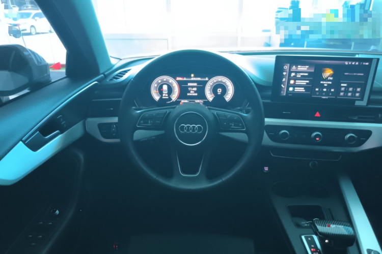 奥迪A4L 2023款 40 TFSI 时尚动感型中控内饰13