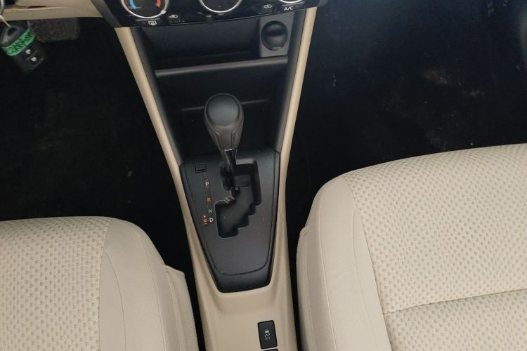 丰田 威驰FS 2017款 1.5L CVT锋驰版中控内饰18