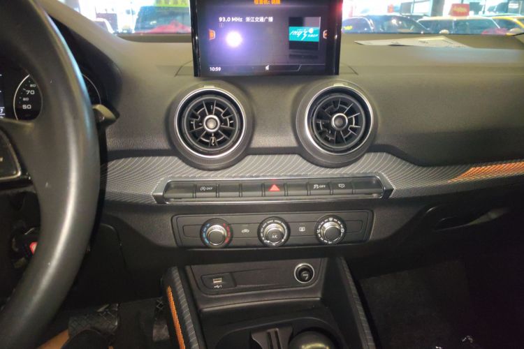 奥迪Q2L 2018款 35 TFSI 上市专享版 国VI中控内饰16
