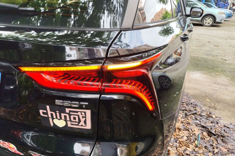 长安CS75 PLUS 2022款 1.5T 自动尊贵型车身外观9