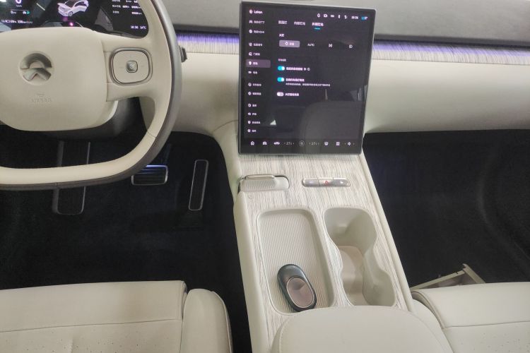 蔚来ET7 2022款 75kWh中控内饰18
