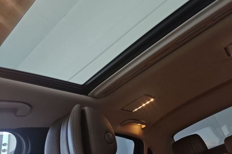 奔驰E级 2019款 E 260 L 运动型中控内饰22