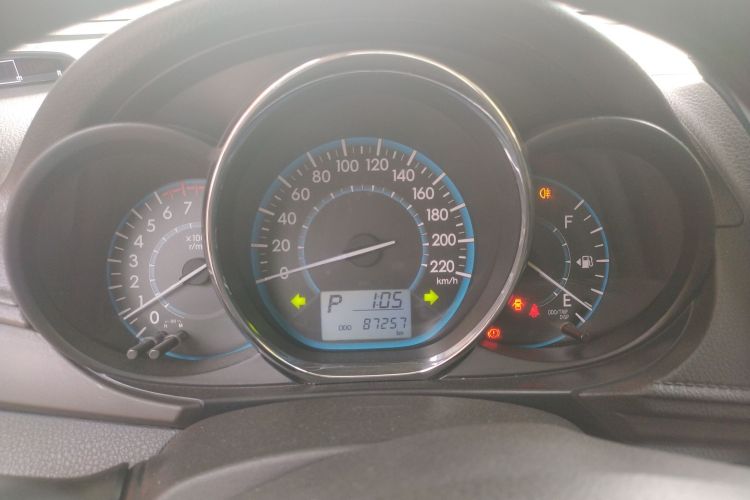 丰田 威驰 2014款 1.5L 自动智臻版中控内饰14