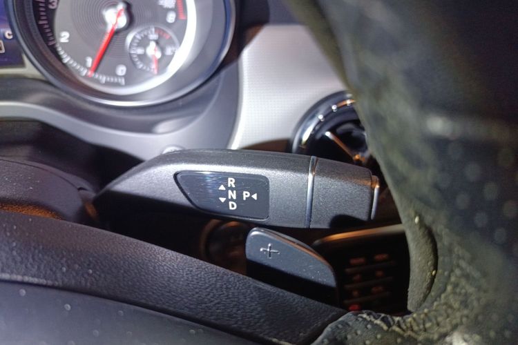 奔驰CLA 2019款 CLA 200 时尚型中控内饰18