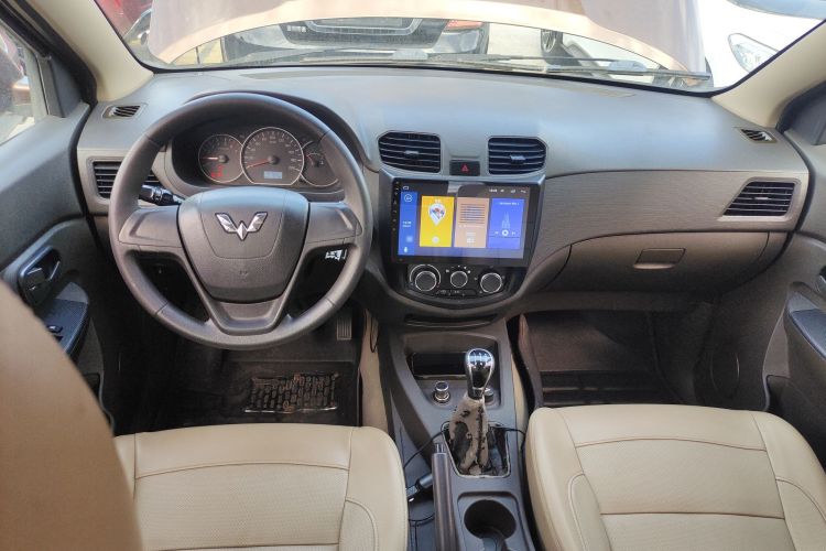 五菱汽车 五菱宏光 2014款 1.5L S标准型中控内饰12