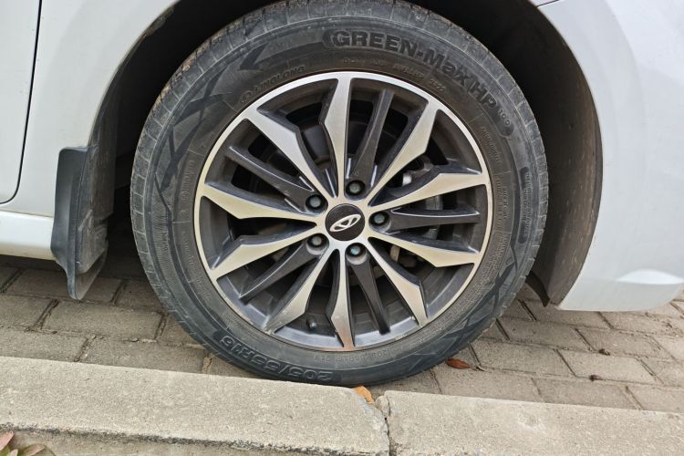 奇瑞 艾瑞泽5 PLUS 2021款 小泽 1.5L CVT享PLUS车身外观10